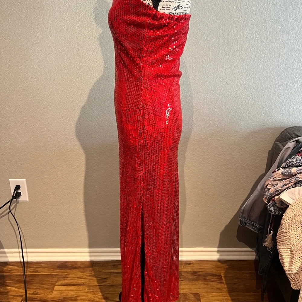 Elegant Red Sequin Strapless Dress - Picture 4 of 6